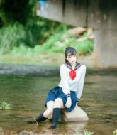 สาวน้อย Raku โชว์หีในแม่น้ำข้างทาง