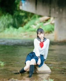 สาวน้อย Raku โชว์หีในแม่น้ำข้างทาง