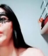 คลิปเสียว ไลฟ์กลุ่มลับสาวหน้าสวยเล่นกับควยปลอมแหย่มิดด้ามครางลั่นห้อง