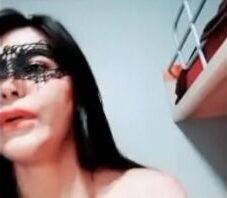 คลิปเสียว ไลฟ์กลุ่มลับสาวหน้าสวยเล่นกับควยปลอมแหย่มิดด้ามครางลั่นห้อง