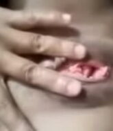 คลิปเสียว สาวขี้เงี่ยนแหกหีเอานิ้วแย่รูแตดเล่นอย่างฟินดูแล้วควยแข็งเลย