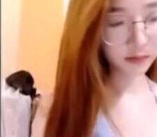 คลิปเสียว สาวไทยไลฟ์สด น้องแว่นโชว์หุ่นโคตรแจ่มหน้ากล้อง