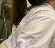 น้องม.ปลาย นมใหญ่มาก โดนเย็ดในห้องน้ำ