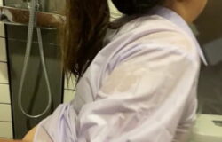 น้องม.ปลาย นมใหญ่มาก โดนเย็ดในห้องน้ำ