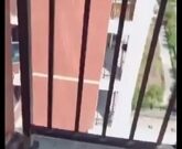 ไอ้หนุ่มปลอมเป็นเสี่ยให้เซลสาวพาไปดูห้องแล้วใช้คารมขอกินตับ แฮ่ๆๆแถมใส่แว่นติดกล้องแอบถ่ายด้วย